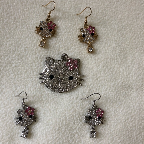 Hello Kitty Jewelry - Hello kitty 🐱 earring